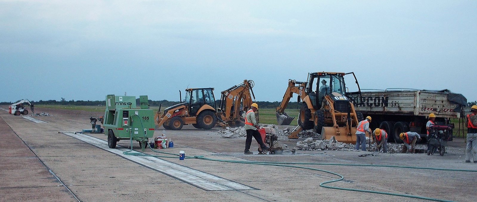 Bacheo Pista Aeropuerto - imagen 1