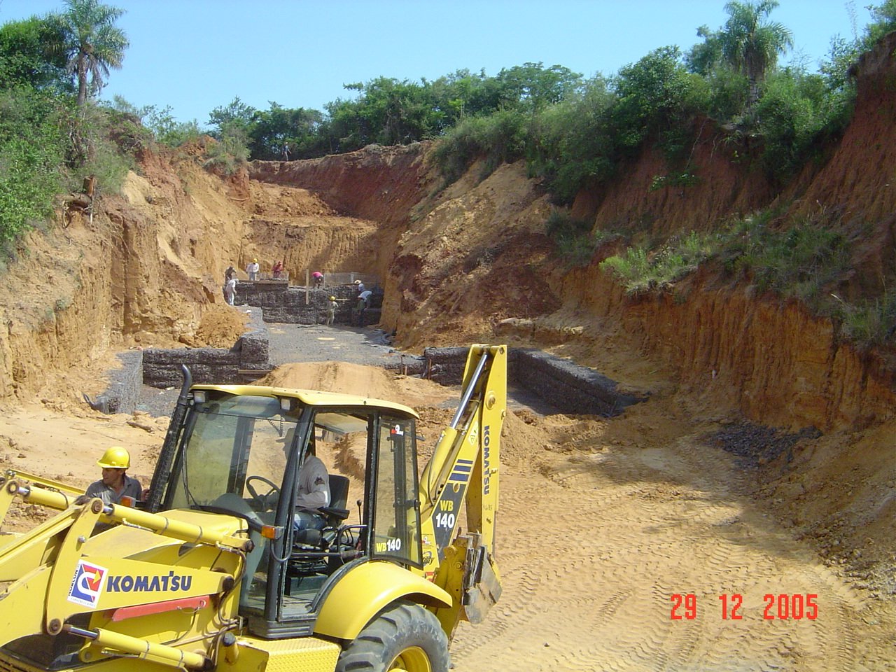 Disipación en descarga pluvial al río - imagen 1